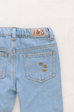 Load image into Gallery viewer, Fin &amp; Vince Vintage Jeans Light Wash

